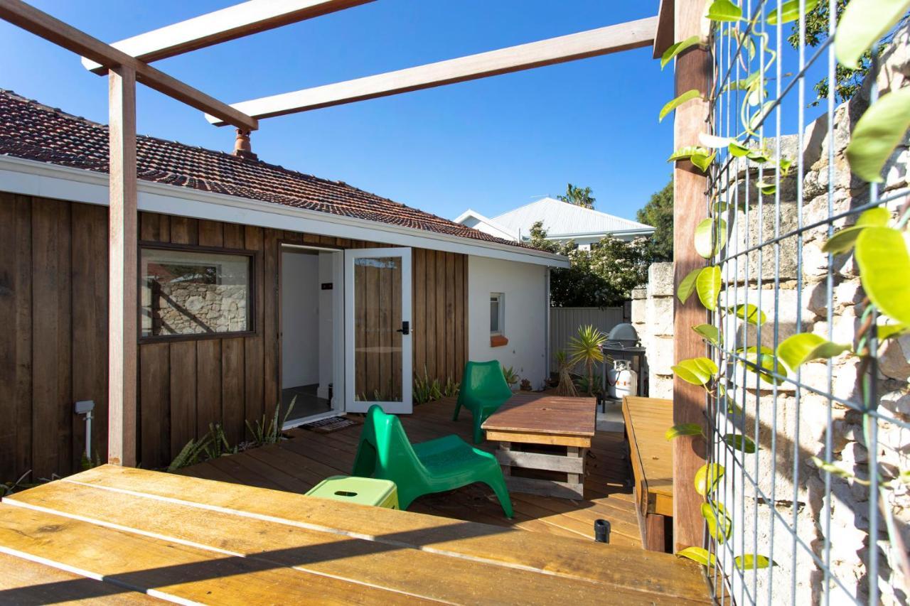 Dingo At White Gum Lodge Fremantle Exteriör bild